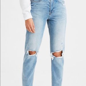 BRAND NEW AMERICAN EAGLE MOM JEANS